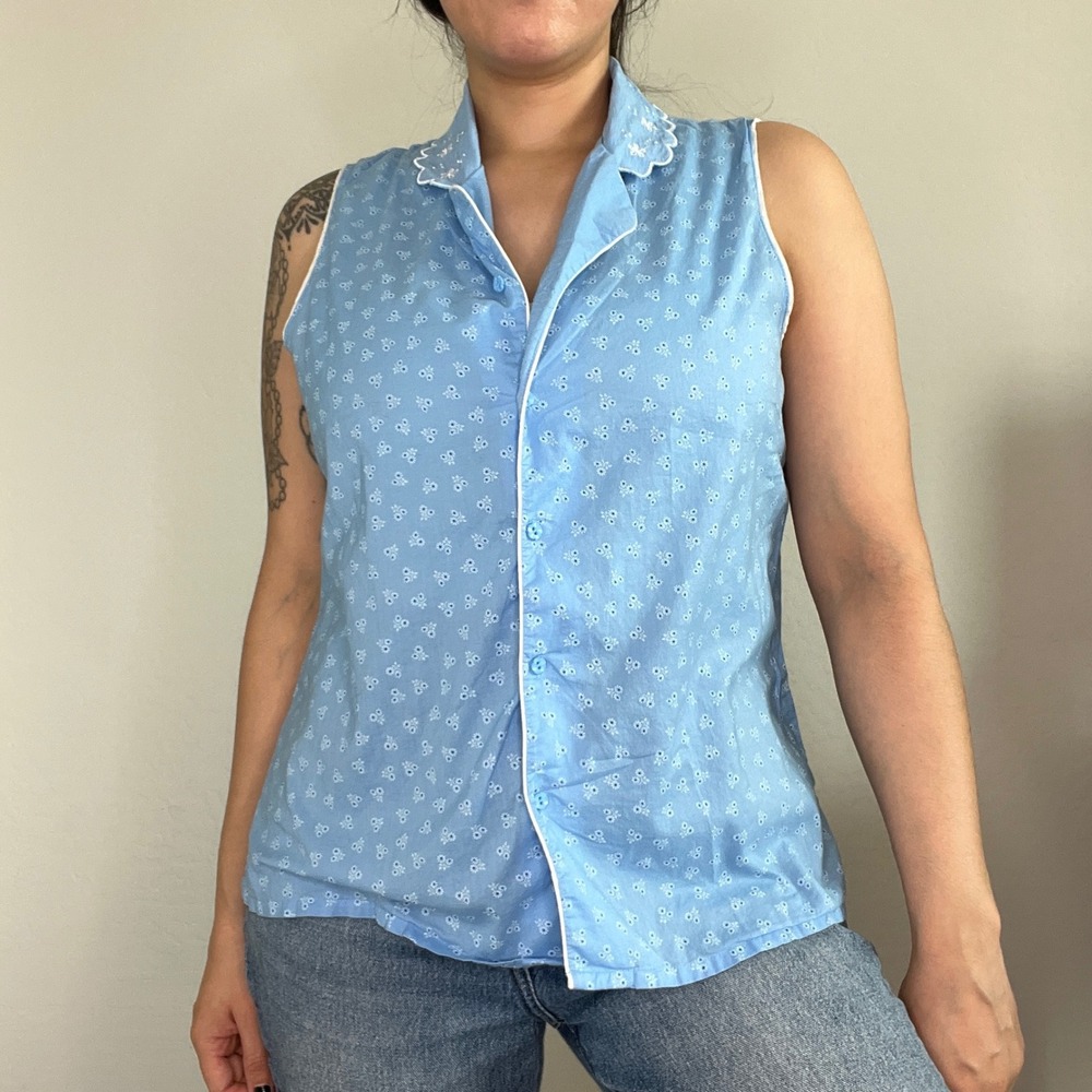 Villager Sleeveless Top Womens Medium Blue‎ Floral Scalloped Embroidered Cotton